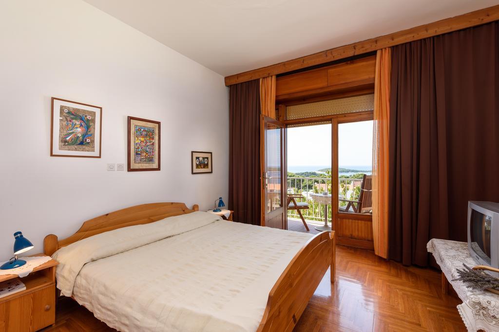 Fio'S Hotel Хвар Екстериор снимка